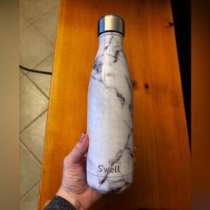Swell water bottles 500ml marble print